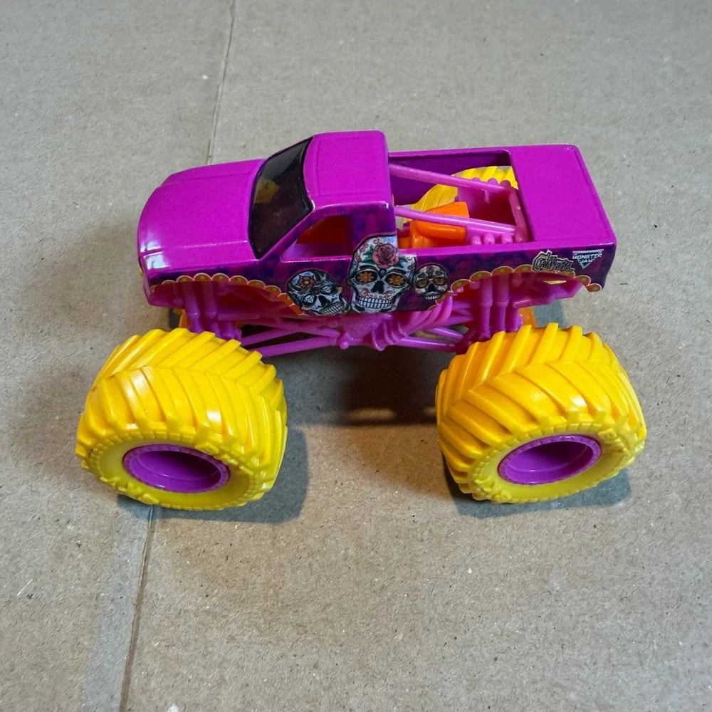 Hot Wheels Monster Trucks Mega Wrex & Monster Jam Calavera Sugar Skull Set 1:64